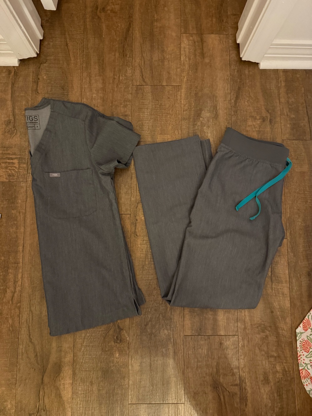 Figs graphite scrub set